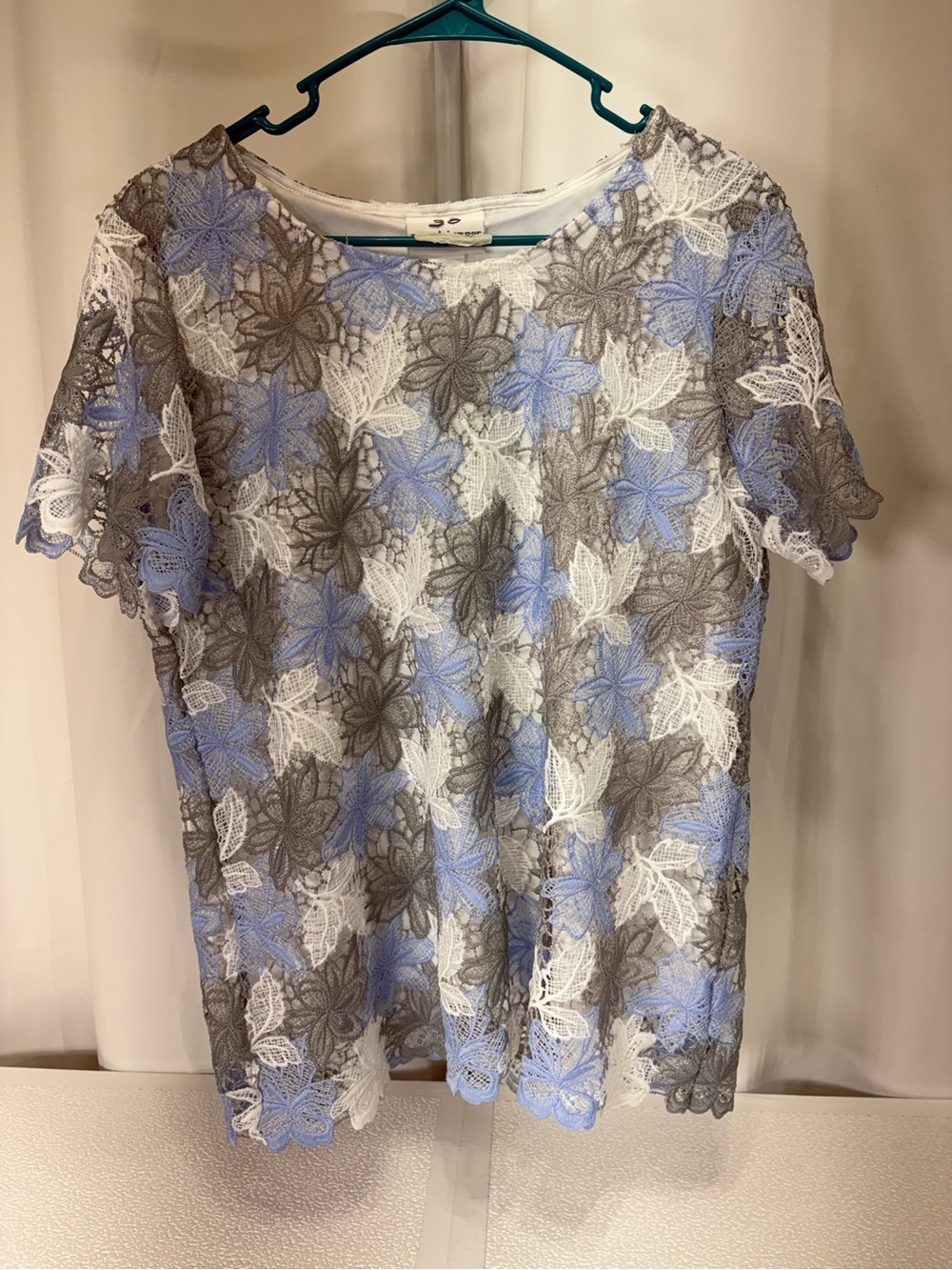 Alfred Dunner Blue White Gray Floral Lace Short Sleeve Top 4083